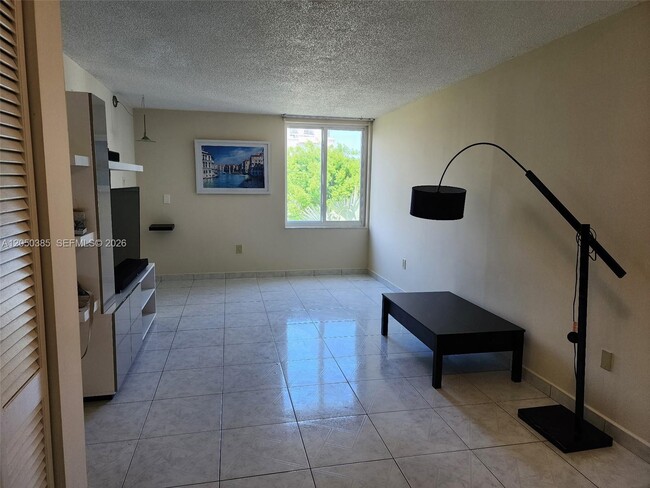 Building Photo - 250 180th Dr