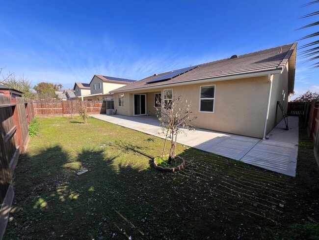Building Photo - $2,450 Temperance & Clinton, 4 Bedroom - N...