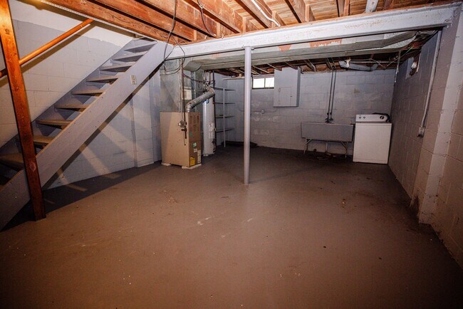 Building Photo - 3725 Watson Ave