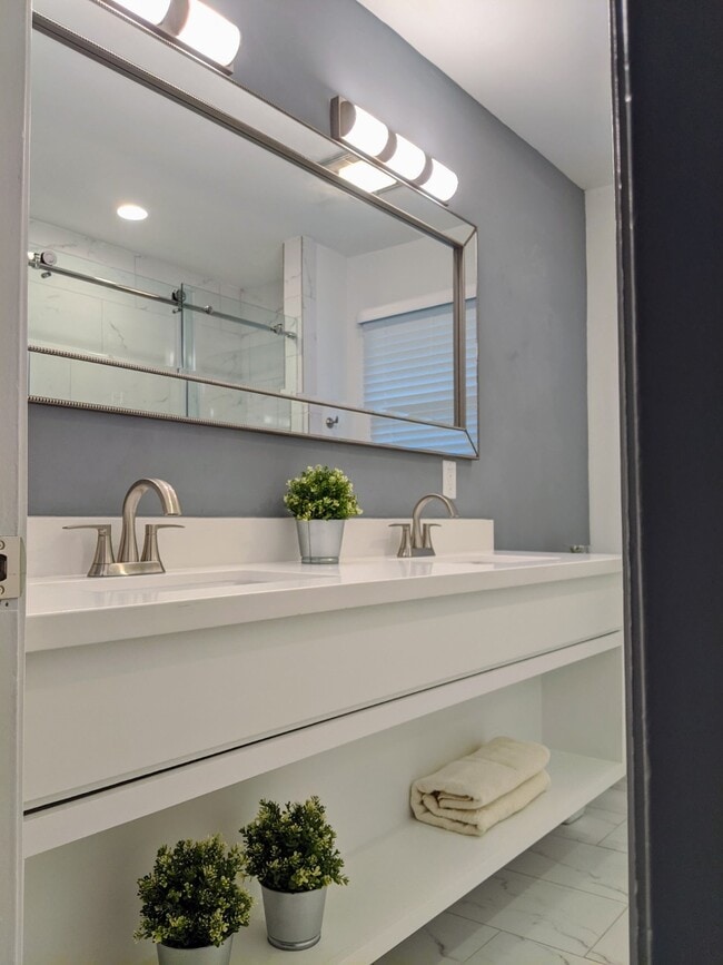 Building Photo - 10062 Haddington Dr