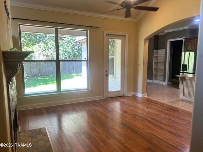 Building Photo - 303 Annabelle Dr
