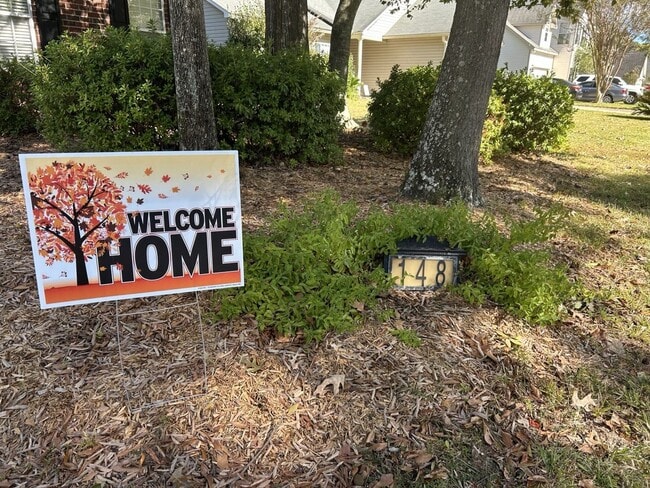 Building Photo - Spacious 3BR/2BA home in the highly desire...