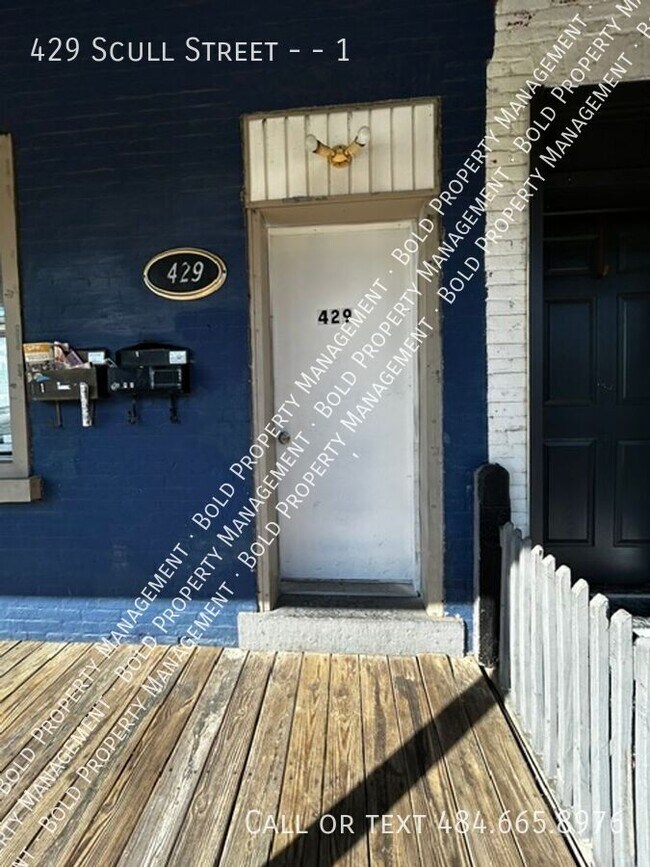 Building Photo - 429 Scull St