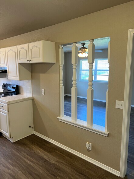 Building Photo - 1031 Carlisle Cir