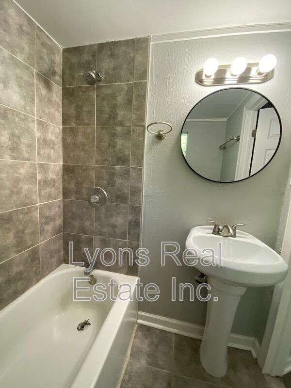 Building Photo - 1537 Piney Rd