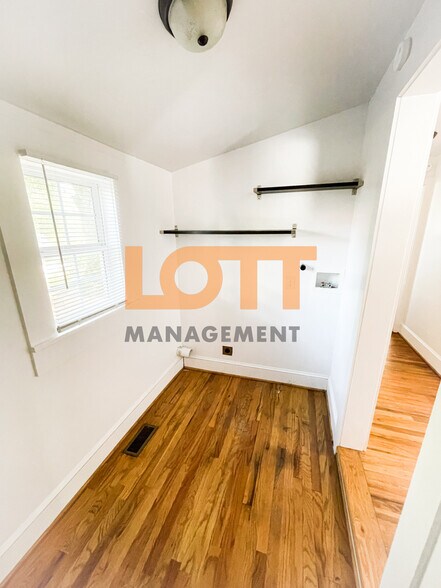 Building Photo - 6 Pelzer St