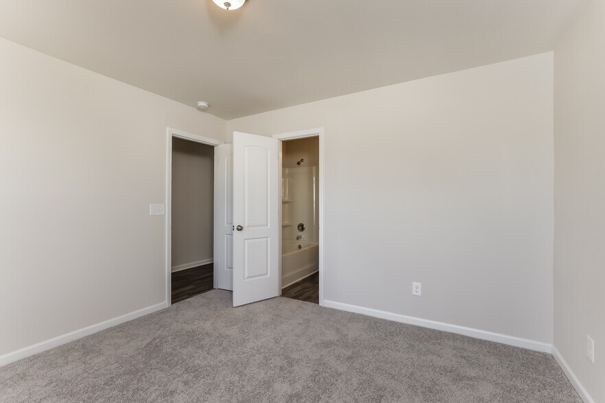 Building Photo - 1225 Zoysia Dr