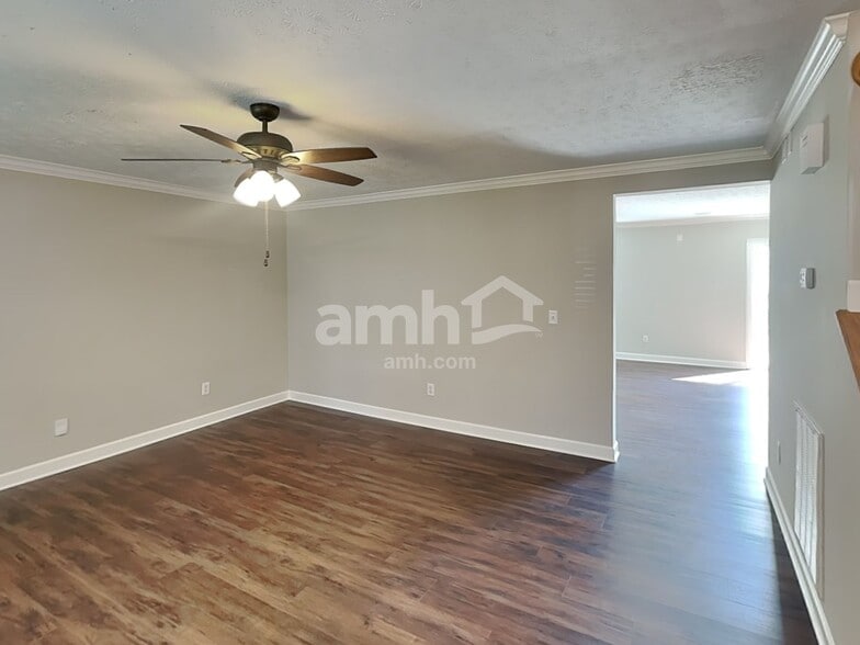 Building Photo - 102 Baker Springs Ln