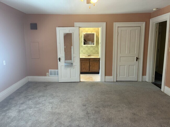 Building Photo - 1454