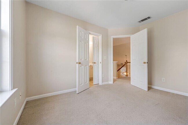 Building Photo - 3852 Roxfield Dr NE