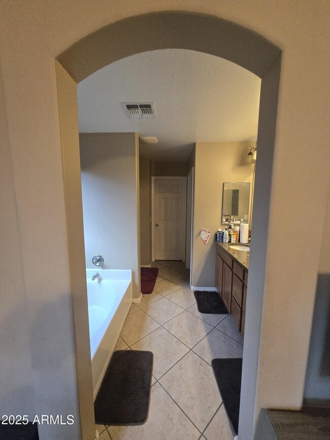 Building Photo - 8814 W Magnolia St