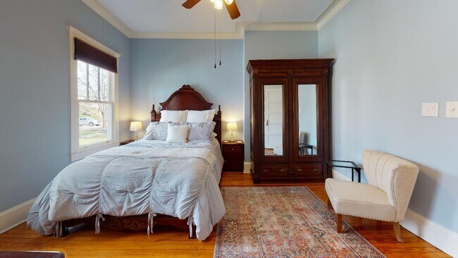 Building Photo - Fully furnished Dilworth Bungalow Home