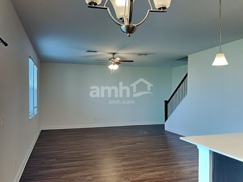 Building Photo - 1158 Sky Lks Dr