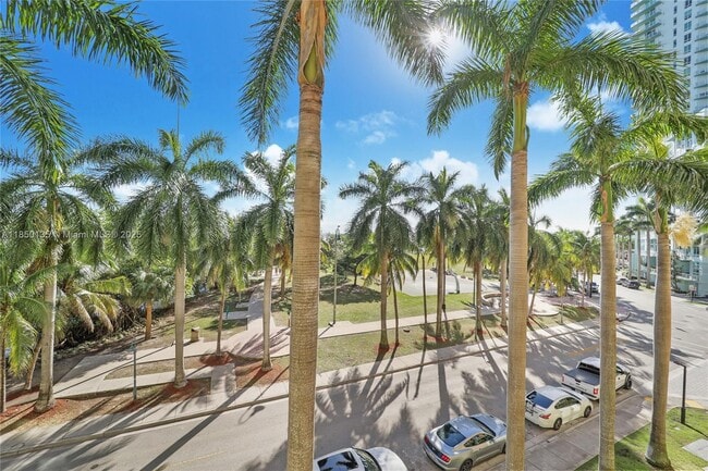 Building Photo - 2000 N Bayshore Dr