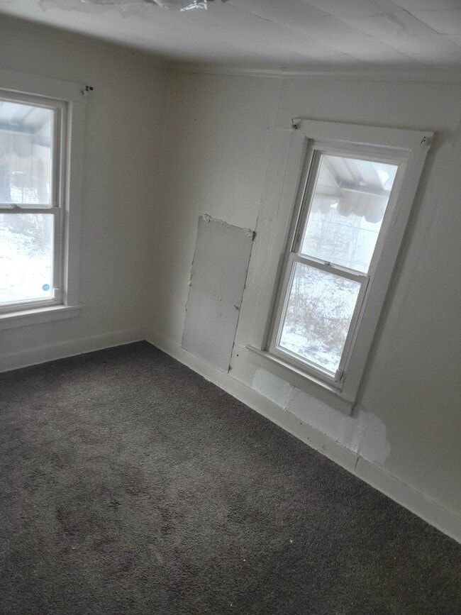 Building Photo - 1657 Pointview Ave