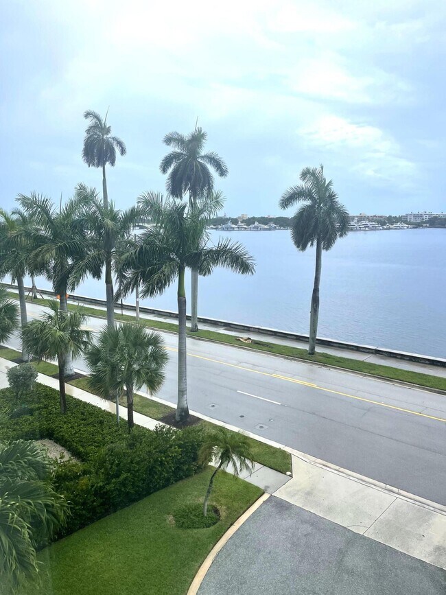 Building Photo - 1527 S Flagler Dr