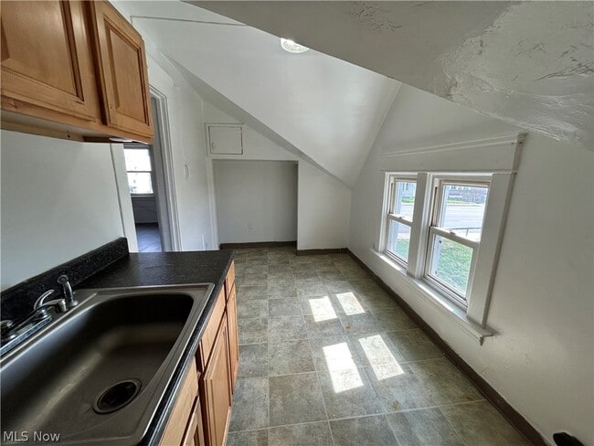 Building Photo - 2526 Sunset Blvd