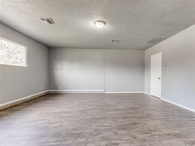 Building Photo - 3 Bed, 1.5 Bath Rental Home in SW OKC