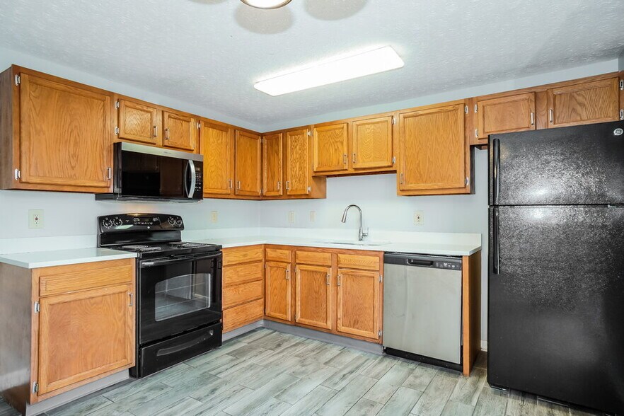 Building Photo - 4880 River Trail Ct