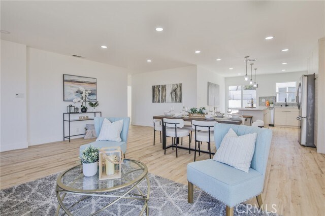 Building Photo - 204 Vía Colusa