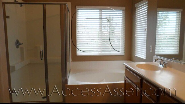 Building Photo - Stunning 3 Bed/ 2.5Bath Beaumont Home!
