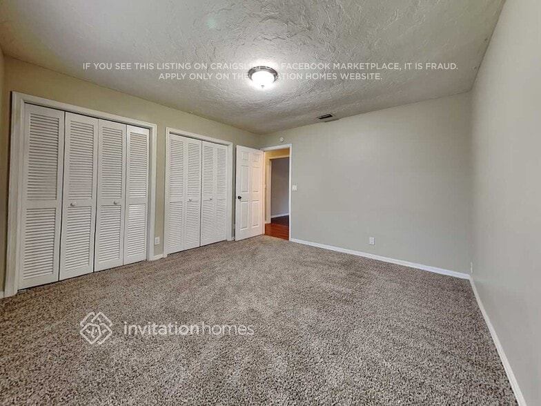 Building Photo - 13427 Kingsbury Dr