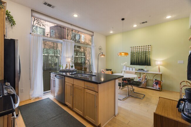 Building Photo - 877 Silver Ave SW