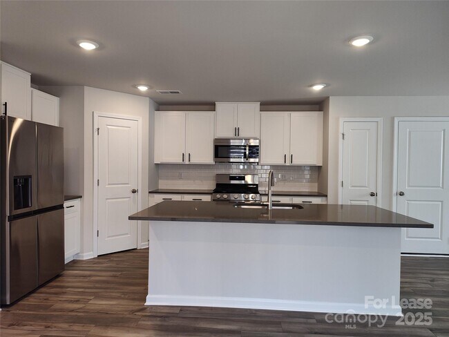 Building Photo - 3247 Crawford Ave