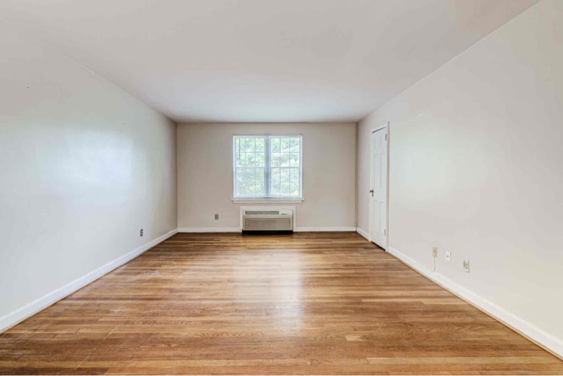 Building Photo - 109 E Glebe Rd