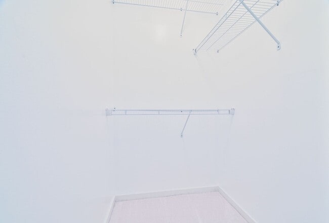 Building Photo - Low-Maintenance Living in Gated Park at Rivers Edge!