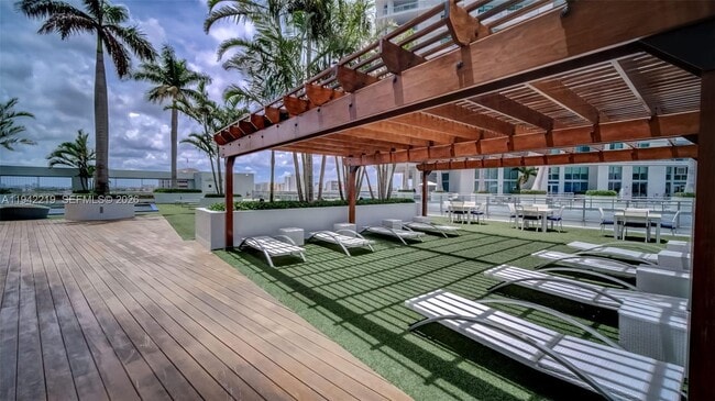 Building Photo - 92 SW 3rd St