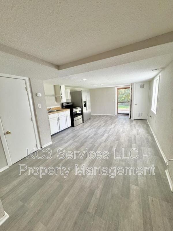 Building Photo - 6131 NE Vivion Rd