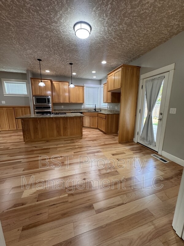 Building Photo - 1604 Webb Lake Dr