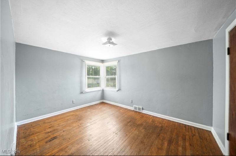 Building Photo - 1369 Adelaide Ave SE