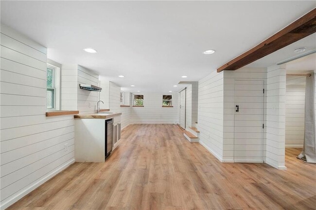 Building Photo - 2512 Brookwood Dr NE