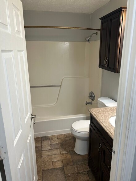 Building Photo - 545 Calef Rd