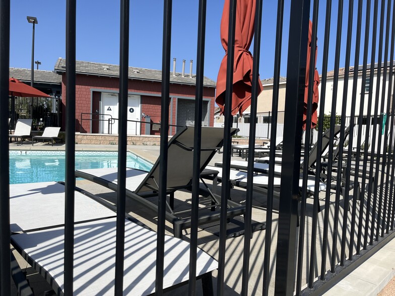 Building Photo - 28019 Oakdale Dr