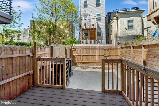 Building Photo - 1924 N 6th St