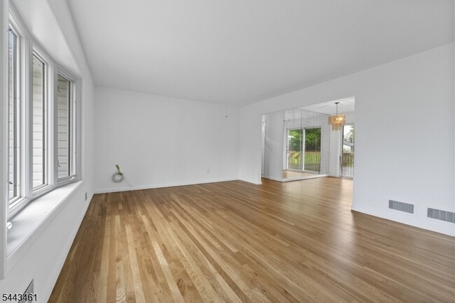 Building Photo - 46 Daka Ct