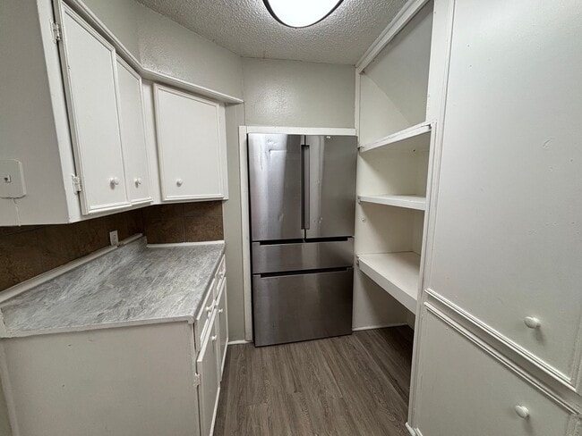 Building Photo - Lovely 5 Bedroom 2 Bathroom with a Fenced Backyard!