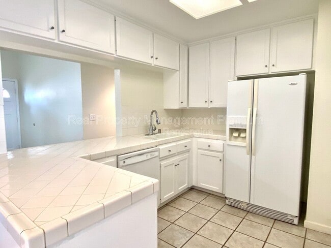 Building Photo - 5811 W Sample Ave