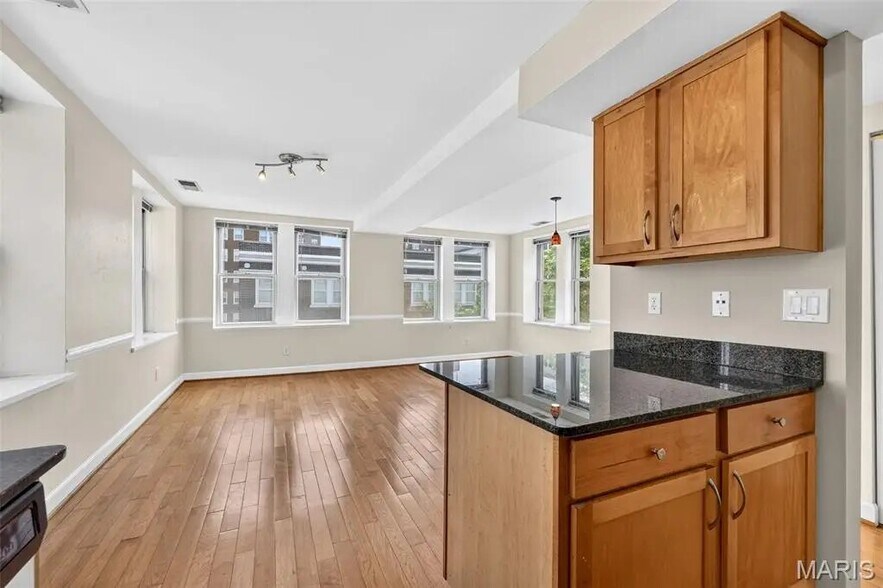 Building Photo - 5360 Pershing Ave