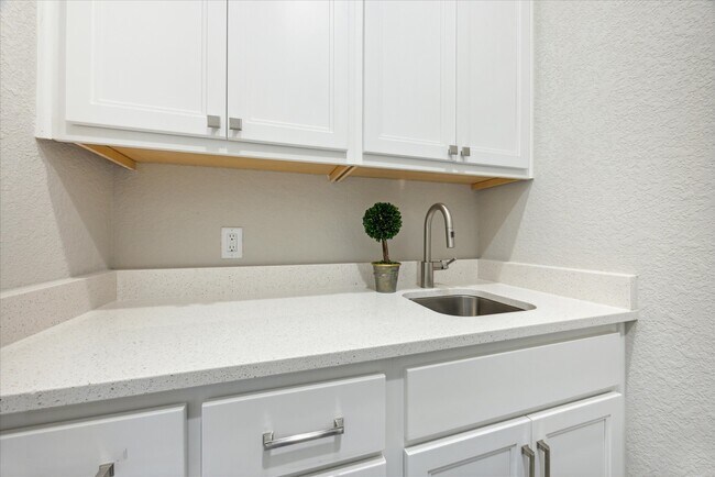 Building Photo - 6821 Little Serenity Cove