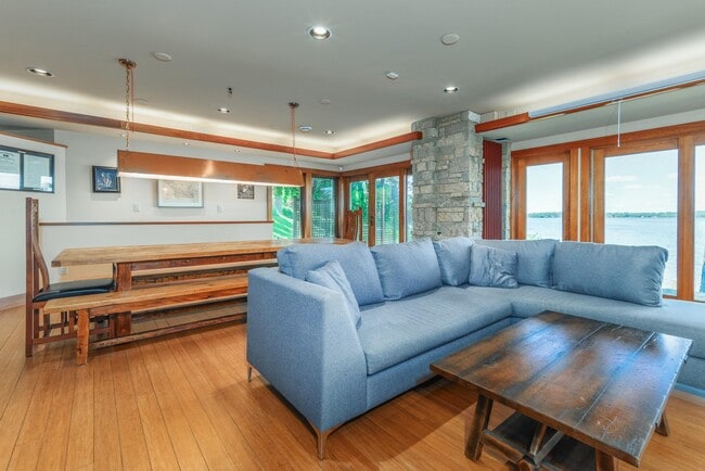 Building Photo - 5030 Lake Mendota Dr