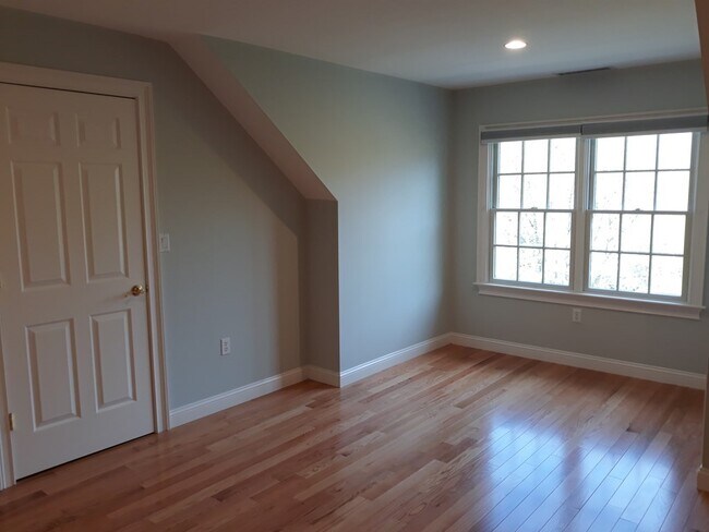 Building Photo - 344 Boylston St