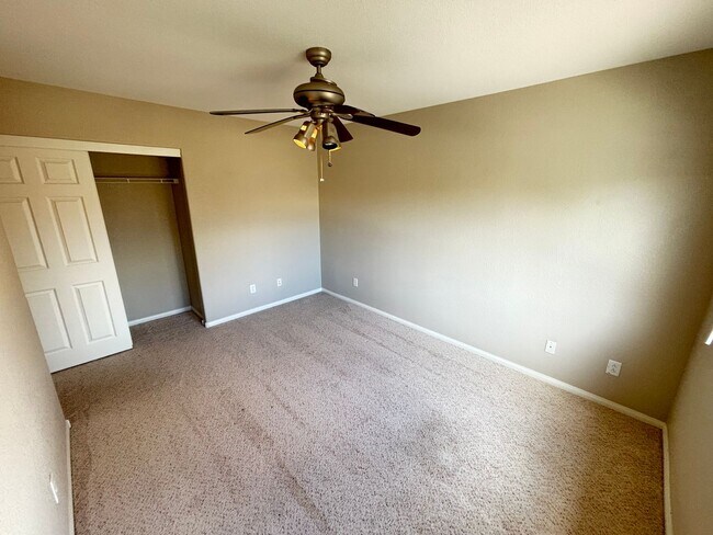 Building Photo - Beautiful two-story home with 4Bed /2.5Bath w Loft located in Henderson Nevada! Make the Move for...