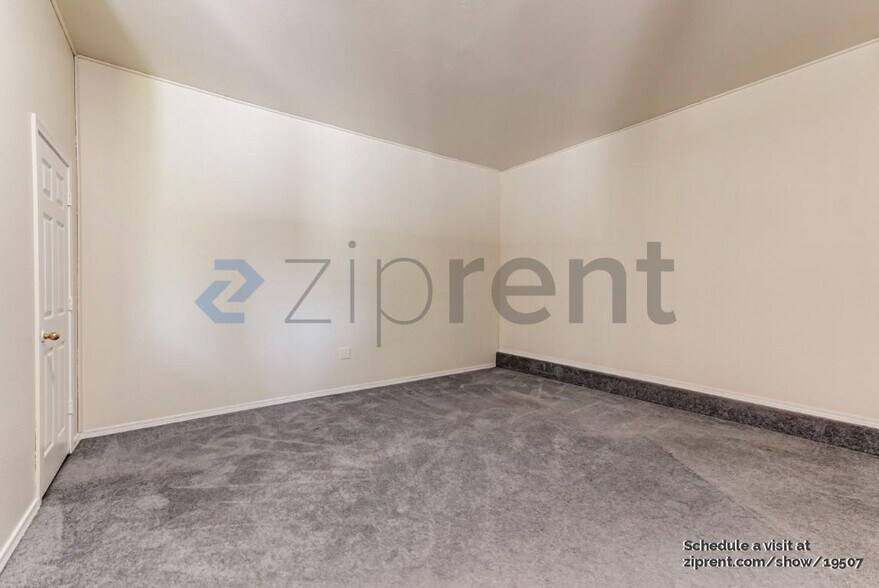 Building Photo - 13543 SW 64th Ave