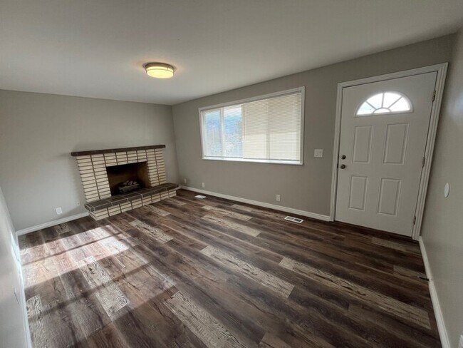 Building Photo - Remodeled Taylorsville 5 Bedroom!