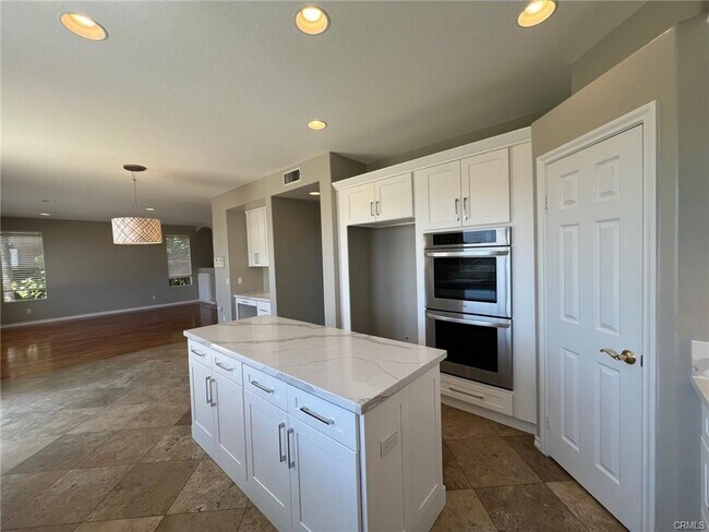 Building Photo - 20 Sunswept Mesa