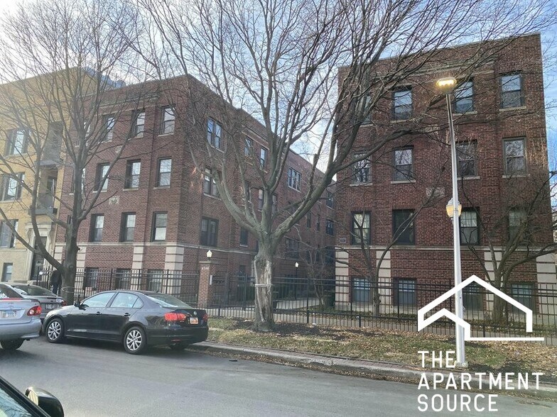 Building Photo - 3708 N Sheffield Ave